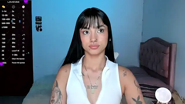 Lizzie corner v online show from 2, 2, 2025