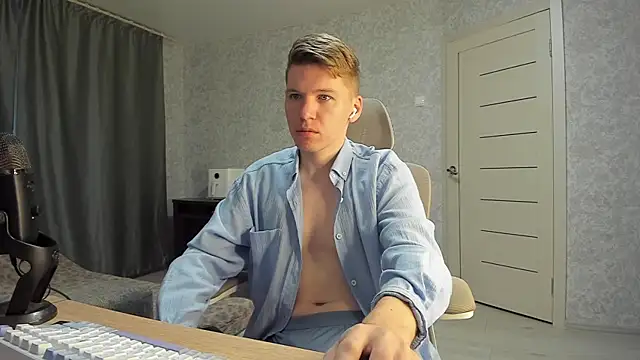 Snapshot of Bananas_dick chatting on 4, 10, 2025 Bananas dick online show from 4, 10, 2025
