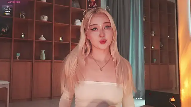 hyun chia online show from 6, 4, 2026