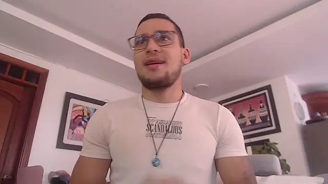 Snapshot of dvg2402 chatting on 2, 2, 2025 dvg2402 online show from 2, 2, 2025