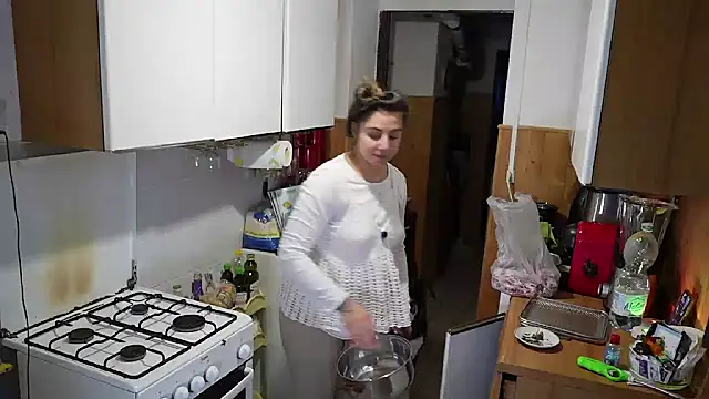 Snapshot of VanessaDoyle chatting on 8, 9, 2025 VanessaDoyle online show from 8, 9, 2025