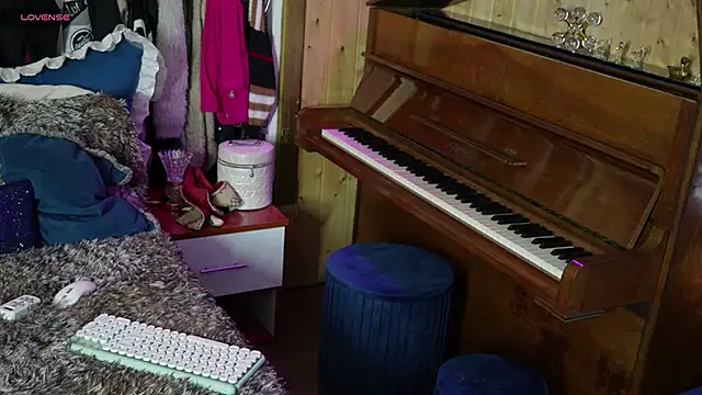 Snapshot of VanessaDoyle chatting on 18, 9, 2025 VanessaDoyle online show from 18, 9, 2025