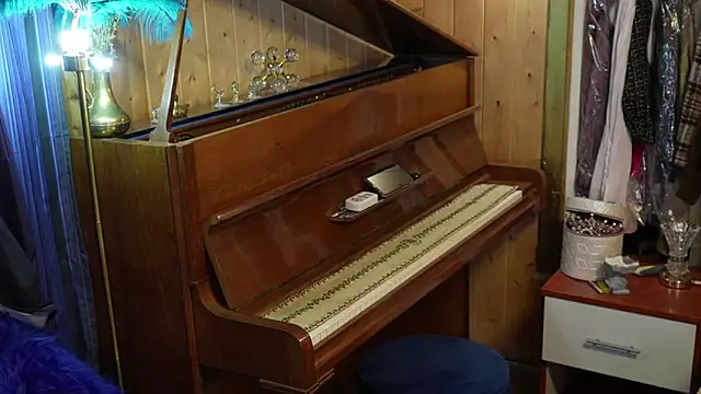 Snapshot of VanessaDoyle chatting on 24, 9, 2025 VanessaDoyle online show from 24, 9, 2025