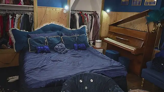 Snapshot of VanessaDoyle chatting on 1, 10, 2025 VanessaDoyle online show from 1, 10, 2025