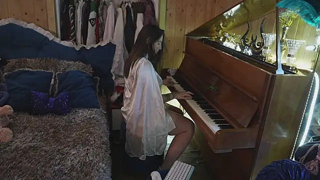 Snapshot of VanessaDoyle chatting on 7, 10, 2025 VanessaDoyle online show from 7, 10, 2025