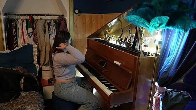 Snapshot of VanessaDoyle chatting on 16, 10, 2025 VanessaDoyle online show from 16, 10, 2025