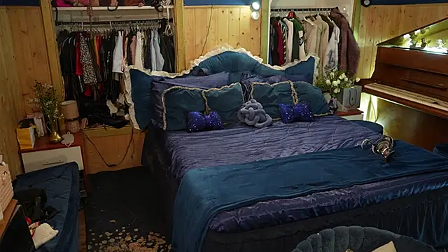 Snapshot of VanessaDoyle chatting on 26, 10, 2025 VanessaDoyle online show from 26, 10, 2025