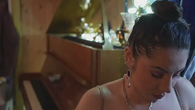 Snapshot of VanessaDoyle chatting on 27, 10, 2025 VanessaDoyle online show from 27, 10, 2025