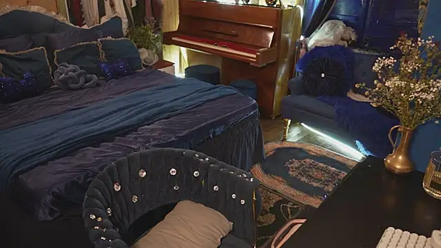 Snapshot of VanessaDoyle chatting on 3, 11, 2025 VanessaDoyle online show from 3, 11, 2025