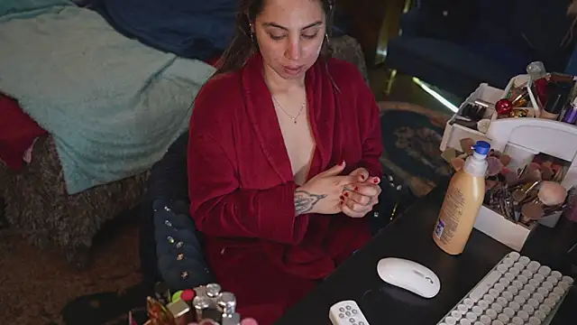 Snapshot of VanessaDoyle chatting on 11, 11, 2025 VanessaDoyle online show from 11, 11, 2025