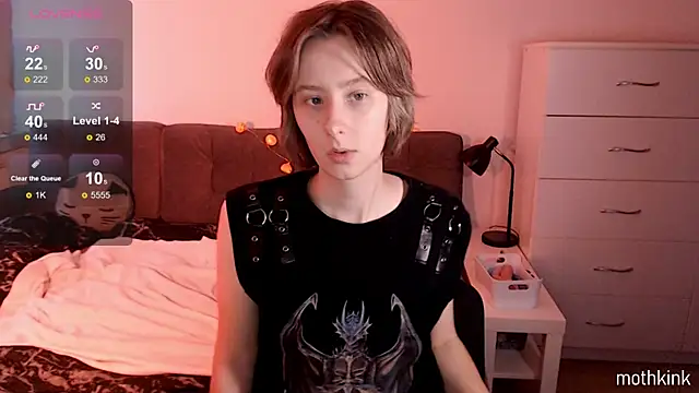 Snapshot of mothkink chatting on 27, 10, 2025 mothkink online show from 27, 10, 2025