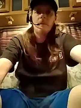 Snapshot of truckerlove69 chatting on 25, 2, 2025 truckerlove69 online show from 25, 2, 2025