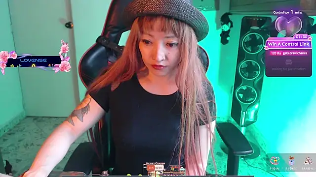 Snapshot of pink-2022 chatting on 3, 1, 2025 pink-2022 online show from 3, 1, 2025