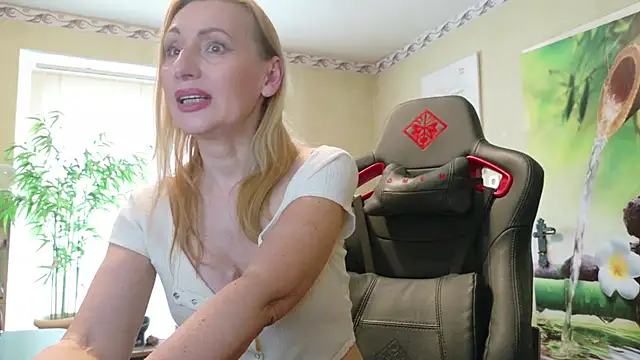 Snapshot of HotLana69 chatting on 20, 4, 2026 HotLana69 online show from 20, 4, 2026