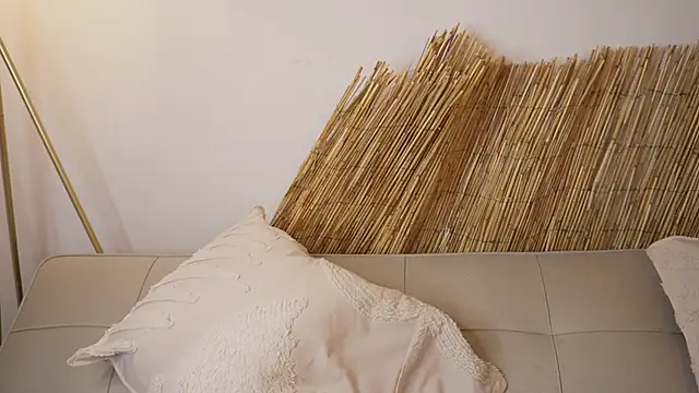 bunnycuteshy online show from 15, 4, 2026