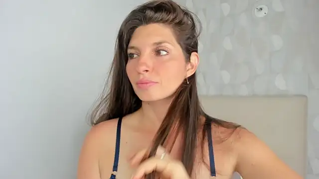 Azahara Amin  online show from 10, 11, 2025