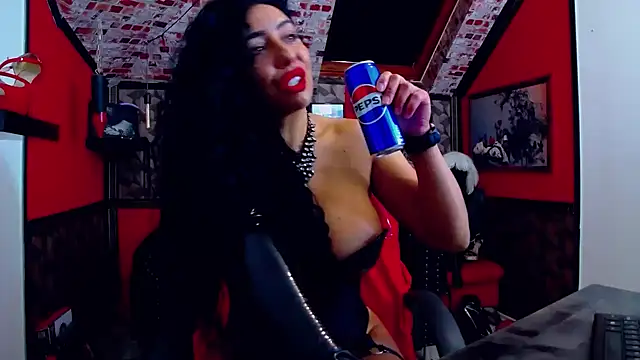 DommeBellatrix online show from 15, 11, 2025