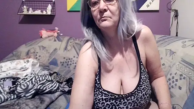 Snapshot of milfchantal4 chatting on 23, 2, 2025 milfchantal4 online show from 23, 2, 2025