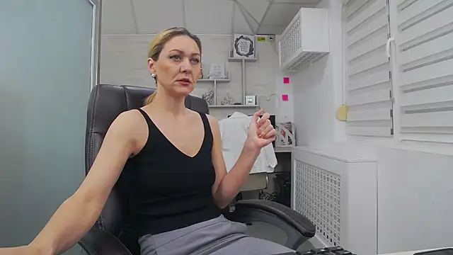 EllaMilf  online show from 9, 11, 2025