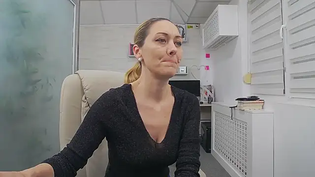 EllaMilf  online show from 18, 11, 2025