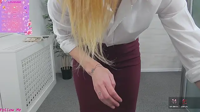 EllaMilf  online show from 24, 3, 2026