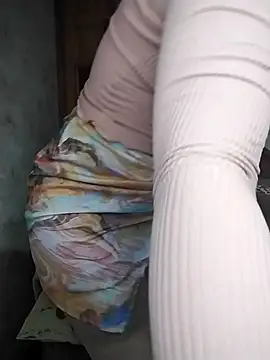 ImyoursLilu32 online show from 16, 10, 2025