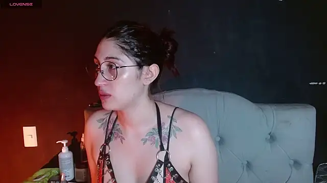 Snapshot of Red-moon1 chatting on 10, 6, 2026 Red-moon1 online show from 10, 6, 2026
