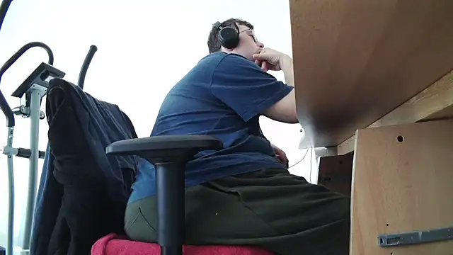 Snapshot of chubbysmallcock@xh chatting on 5, 7, 2026 chubbysmallcockxh online show from 5, 7, 2026