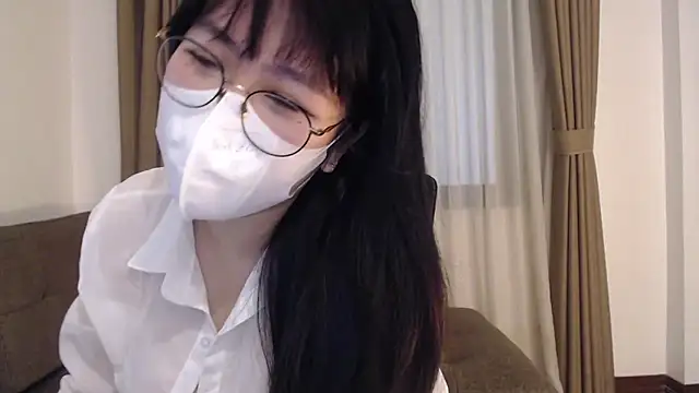 Snapshot of Onee-Chew chatting on 4, 11, 2025 Onee-Chew online show from 4, 11, 2025