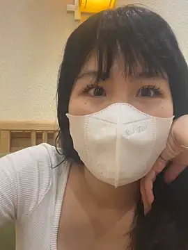 Snapshot of Onee-Chew chatting on 2, 12, 2025 Onee-Chew online show from 2, 12, 2025