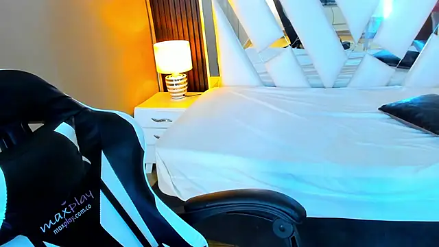 Linda4Petite online show from 19, 11, 2025