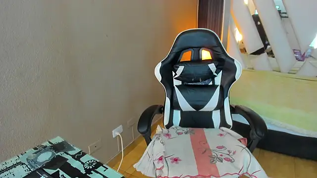 Linda4Petite online show from 15, 4, 2026