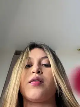 lunablossom  online show from 17, 2, 2025