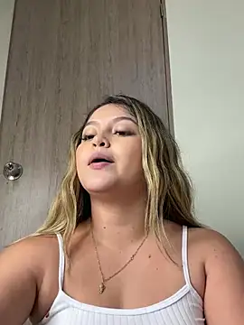 lunablossom  online show from 20, 2, 2025