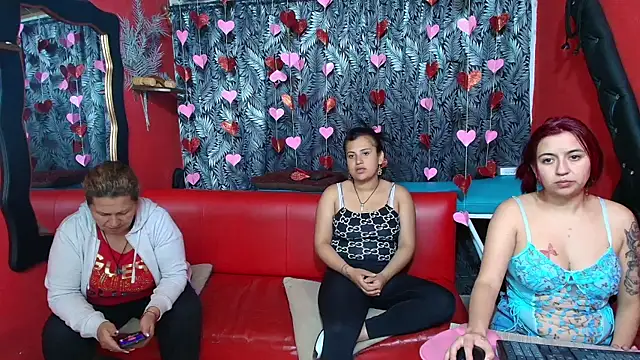 Snapshot of lesbiancuple chatting on 19, 2, 2025 lesbiancuple online show from 19, 2, 2025