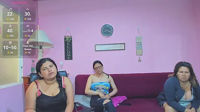 Snapshot of lesbiancuple chatting on 6, 10, 2025 lesbiancuple online show from 6, 10, 2025