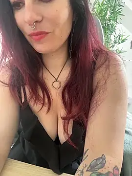 Snapshot of LunaMoongirl chatting on 7, 5, 2026 LunaMoongirl online show from 7, 5, 2026