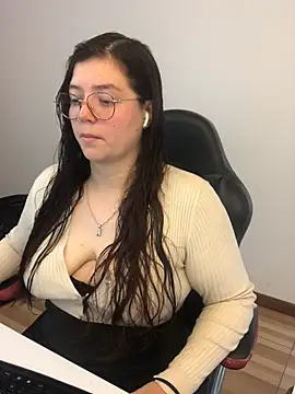 Snapshot of kayortiiz chatting on 15, 7, 2026 kayortiiz online show from 15, 7, 2026