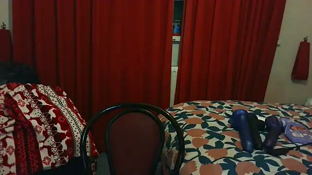 HouseWifeWhore Milf online show from 28, 3, 2026