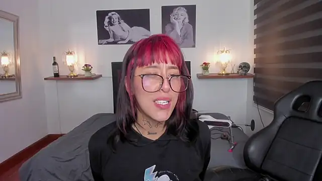 Mariana Joness online show from 4, 2, 2025