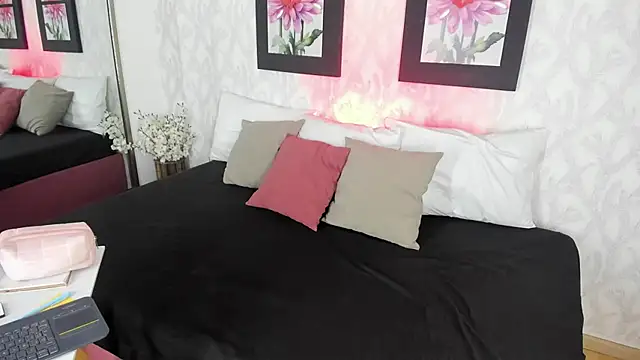 Snapshot of EmilySumer chatting on 27, 11, 2025 EmilySumer online show from 27, 11, 2025