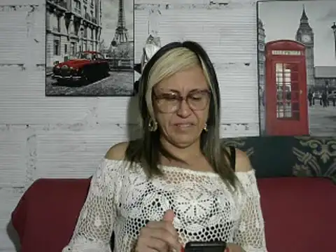 Snapshot of divahot08 chatting on 12, 12, 2024 divahot08 online show from 12, 12, 2024