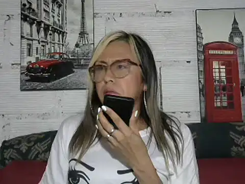 Snapshot of divahot08 chatting on 6, 1, 2025 divahot08 online show from 6, 1, 2025
