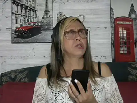 Snapshot of divahot08 chatting on 8, 1, 2025 divahot08 online show from 8, 1, 2025