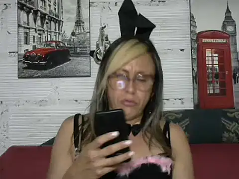 Snapshot of divahot08 chatting on 11, 1, 2025 divahot08 online show from 11, 1, 2025