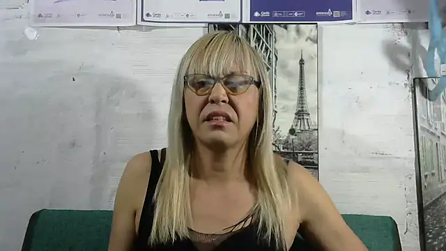 Snapshot of divahot08 chatting on 8, 10, 2025 divahot08 online show from 8, 10, 2025