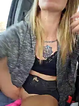 Snapshot of SheIsSomething chatting on 11, 12, 2024 SheIsSomething online show from 11, 12, 2024