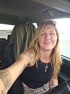 SheIsSomething online show from 14, 11, 2025