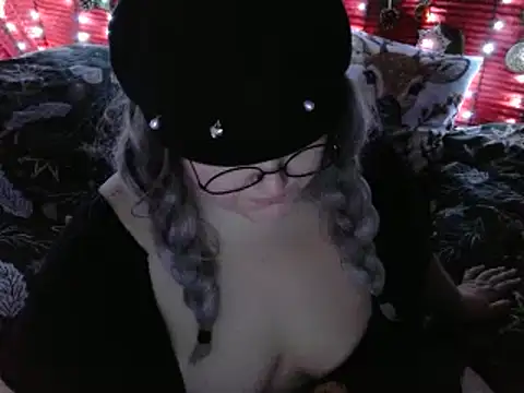 Snapshot of ThickBones chatting on 28, 12, 2024 ThickBones online show from 28, 12, 2024