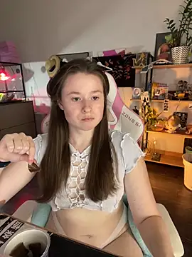 Snapshot of sweetest_pie chatting on 16, 6, 2026 sweetest pie online show from 16, 6, 2026